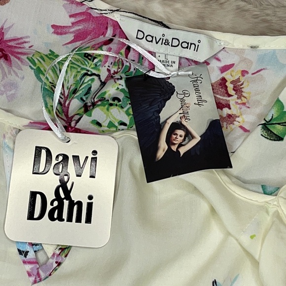 NWT•Ivory Floral•Cold Shoulder Romper - Picture 14 of 14